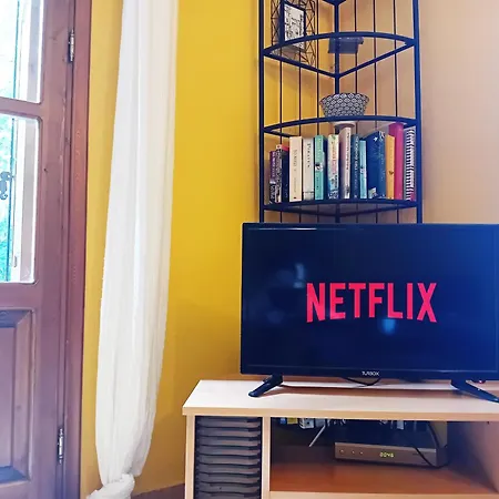 Serene House,Beautiful Garden in Old Town Ferienhaus *