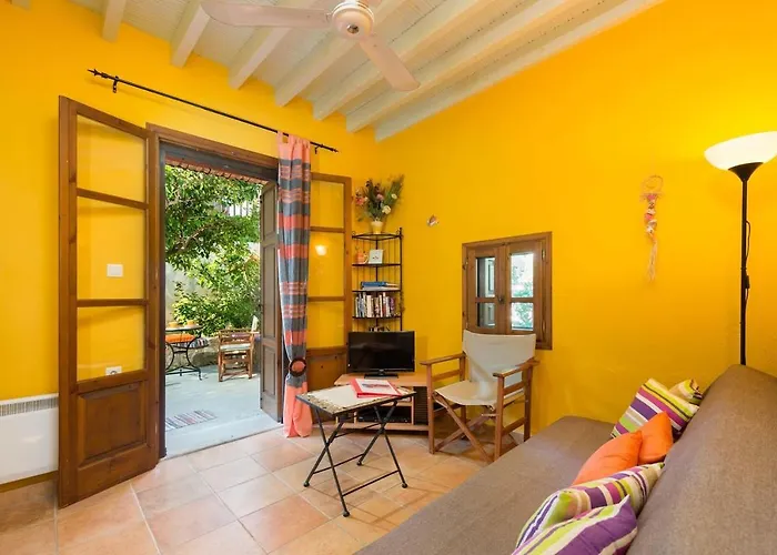 Serene House,beautiful Garden In Old Town Vakantiehuis