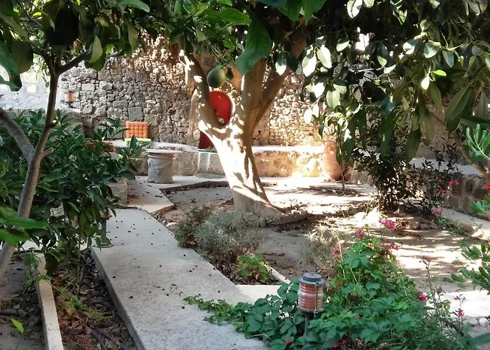 Vakantiehuis Serene House,beautiful Garden In Old Town *