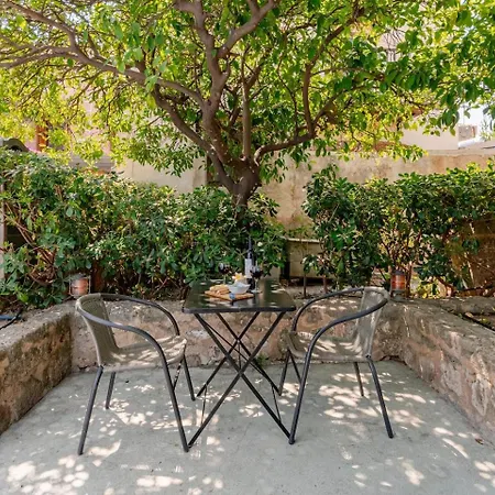 Serene House,beautiful Garden In Old Town *