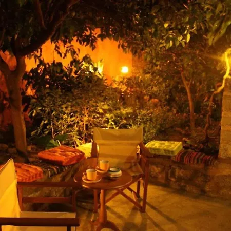 Vakantiehuis Serene House,Beautiful Garden in Old Town