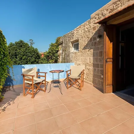 Semesterbostad Serene House,beautiful Garden In Old Town Rhodes City