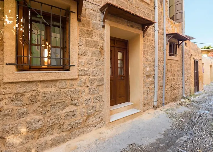 Serene House,beautiful Garden In Old Town بيت للعطل *