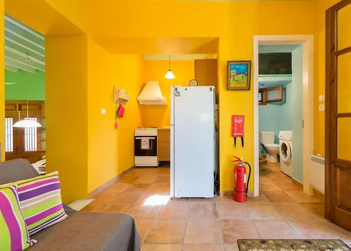 Serene House,beautiful Garden In Old Town بيت للعطل