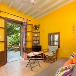 Serene House,beautiful Garden In Old Town Hébergement de vacances