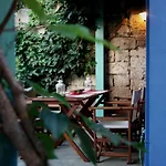 Hébergement de vacances Serene House,beautiful Garden In Old Town *