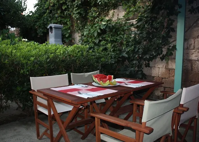 Casa vacanze Serene House,beautiful Garden In Old Town Rhodes City